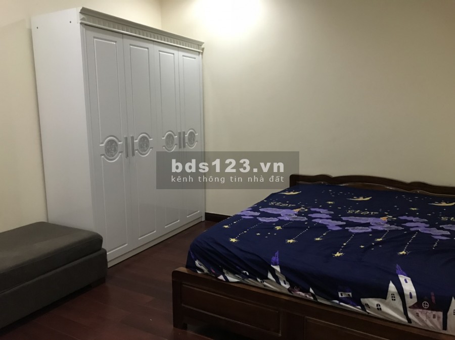 Cho thuê chung cư Royal City R4b Nguyễn Trãi 3 ngủ full 19 triệu bao phí quản lý. Lh 0377983070