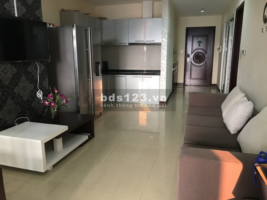 Cho thuê chung cư Royal City R4b Nguyễn Trãi 3 ngủ full 19 triệu bao phí quản lý. Lh 0377983070
