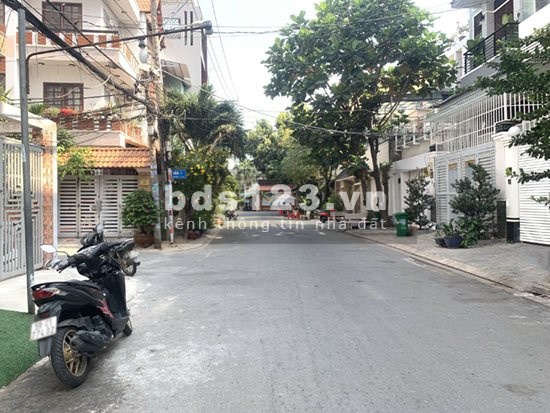 VỊ TRÍ ĐẸP NHÀ PHỐ 4 LẦU SÂN THƯỢNG MẶT TIỀN ĐƯỜNG SỐ, F.TÂN QUY, QUẬN 7