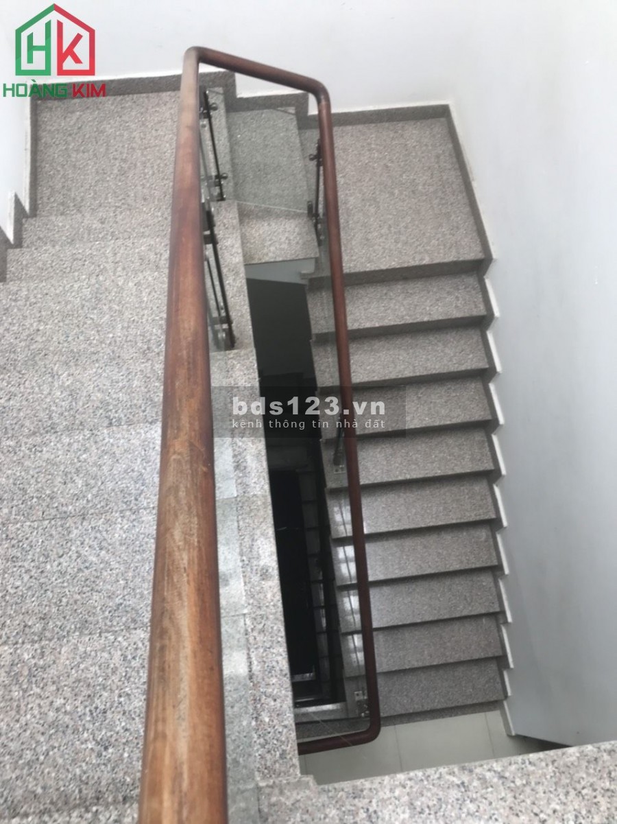 Cho thuê gấp nhà nguyên căn NGANG 5M mặt tiền đường khu K300, phường 12, Tân Bình