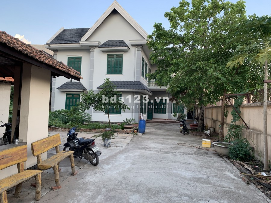 Tôi cần bán căn biệt thự mặt tiền đường số 10 Hiệp Bình Phước quận Thủ Đức với giá 45 tỷ