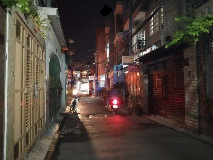 Bán nhà Lạc Long Quân, P8, Tân Bình 42M2, 4T ,5 PN.