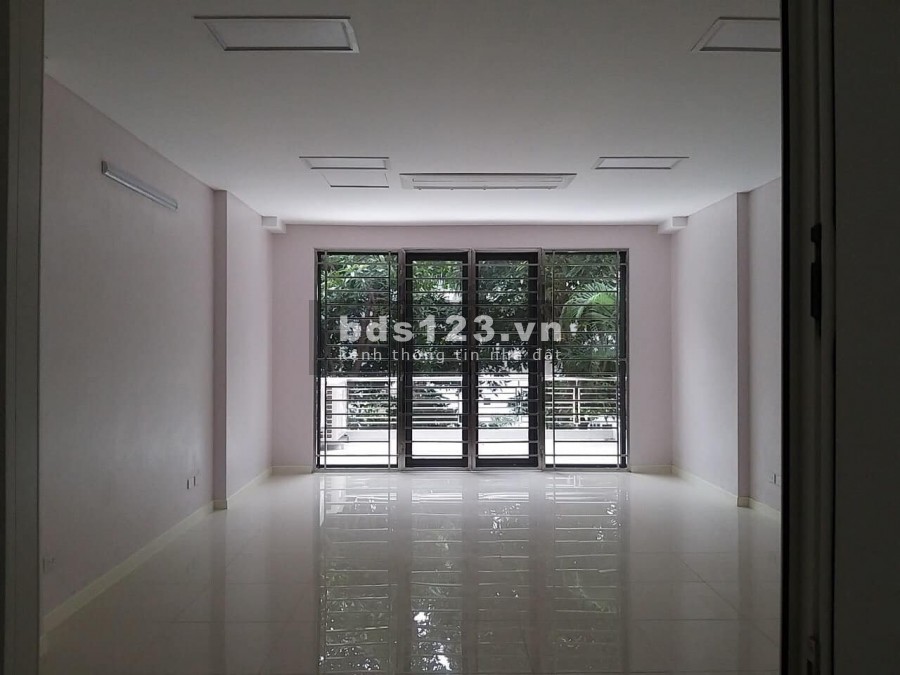 Cho thuê nhà KĐT Nghĩa Đô Hoàng Quốc Việt, 5 tầng, thang máy