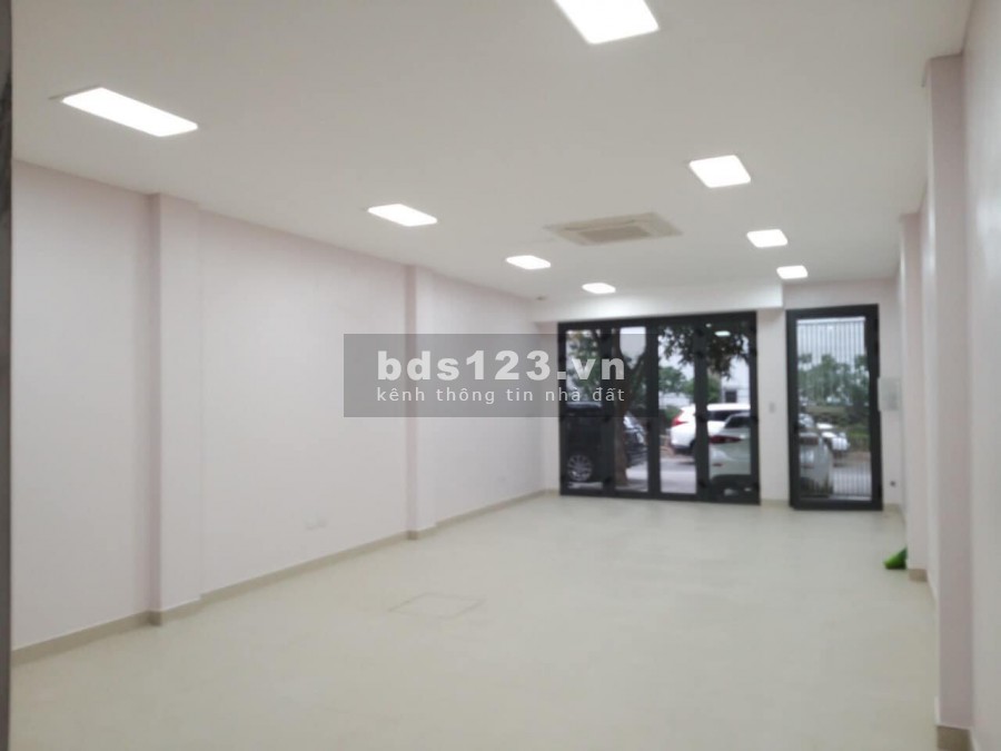 Cho thuê nhà KĐT Nghĩa Đô Hoàng Quốc Việt, 5 tầng, thang máy