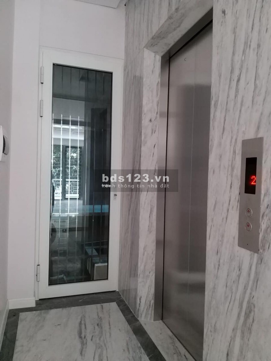 Cho thuê nhà KĐT Nghĩa Đô Hoàng Quốc Việt, 5 tầng, thang máy