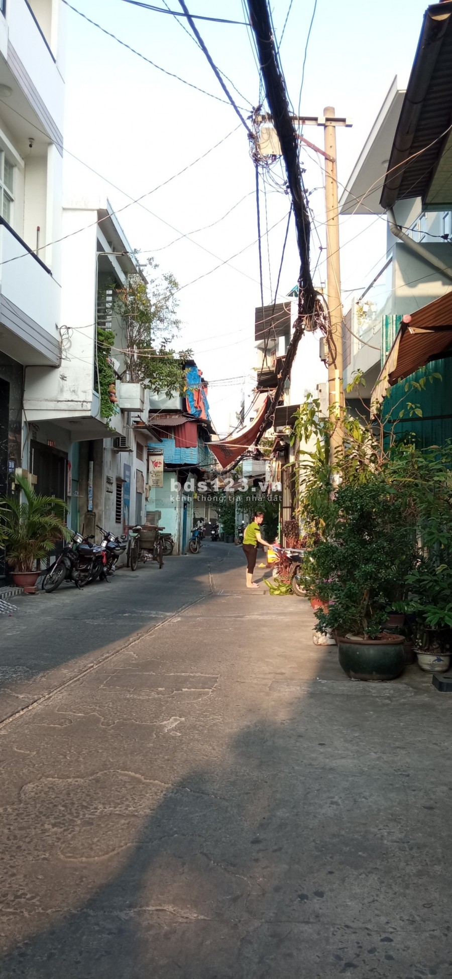 Cần tiền bán gấp nhà HXH đường Phú Thọ, P.1, Quận 11.