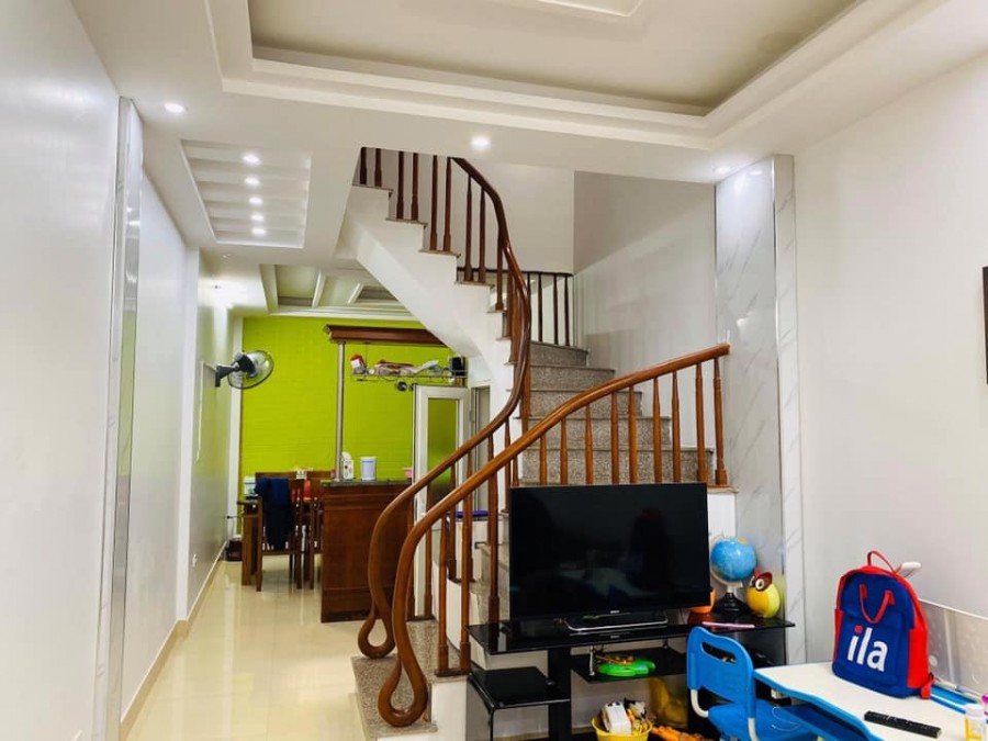 Hiếm, tài chính 4.5 Tỷ, nhà mặt phố Lê Duẩn, Đống Đa, kinh doanh, 45m, 4T, MT 3.2m