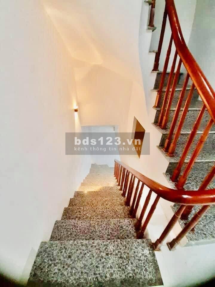 Ô tô đỗ, dân trí cao - Bay nhanh, Dt; 36m, 5 tầng, giá: 2.85 tỷ