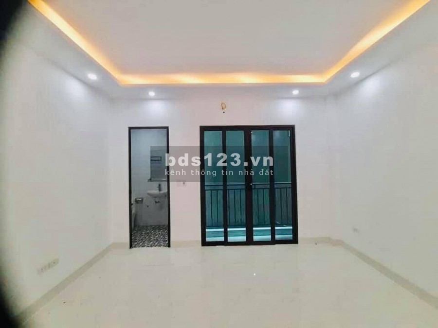 Ô tô đỗ, dân trí cao - Bay nhanh, Dt; 36m, 5 tầng, giá: 2.85 tỷ