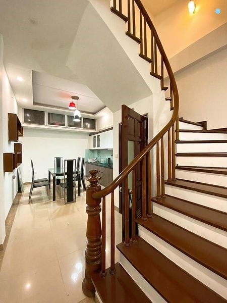 Bán gấp nhà Láng Hạ Ba Đình 5 tầng DT 46m2 giá 4tỷ35