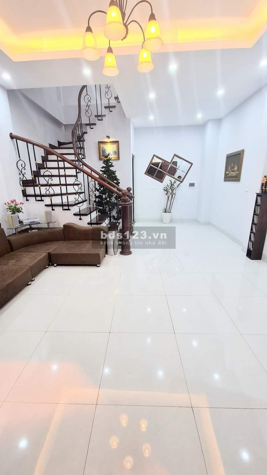 Bán nhà trung tâm Phú Thượng đẹp ngõ thông, dt 32m2, 6 tầng, mt 4.5m, giá 3.55 tỷ