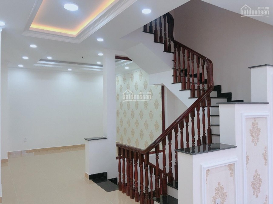 Hoàng Văn Thụ Cách Mặt tiền đường vài bước chân, ngang gần 4m, chỉ 4ty5