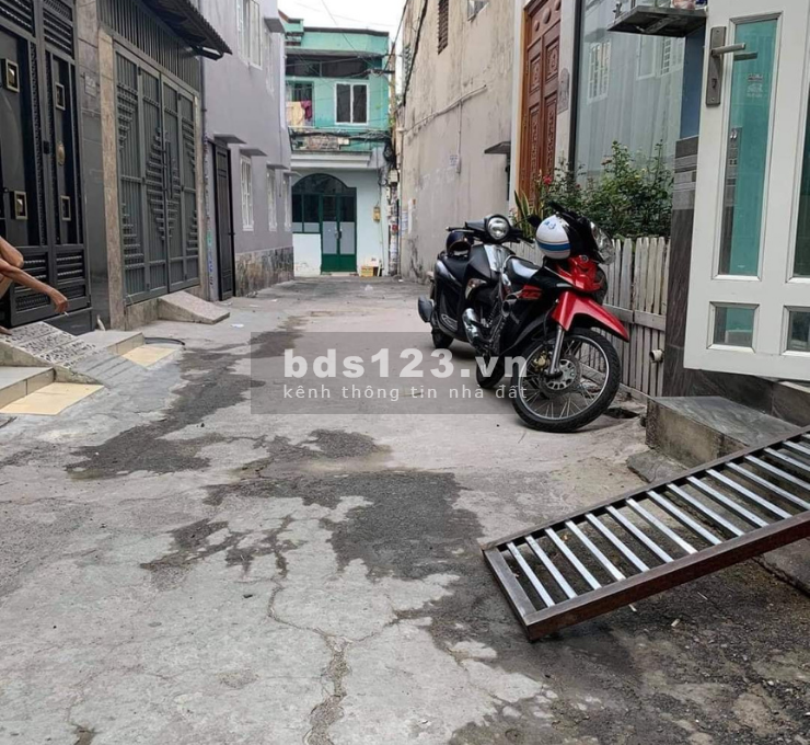 Bán Nhà 3 tầng ở ngay Nguyễn Thái Sơn,P.5,GV 28m2(4x7) 3tỷ TL.
