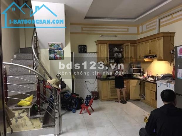 Bán nhà Kiên Thành Trâu Quỳ 3 tầng ở ngay 32m2 Ngõ thoáng rộng. 0982852808