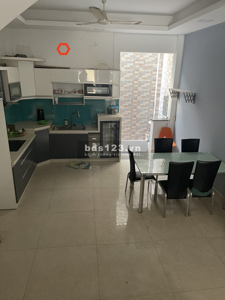 CHDV Bùi Đình Tuý 4.5x18m Trệt, 3lầu. 5pn, 4wc. NT cơ bản.