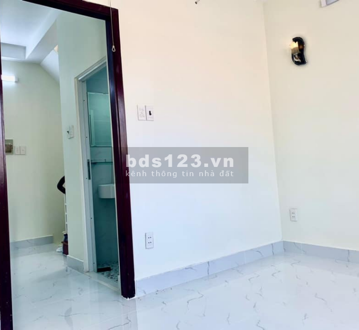 Bán Nhà 3 tầng ở ngay Nguyễn Thái Sơn,P.5,GV 28m2(4x7) 3tỷ TL.