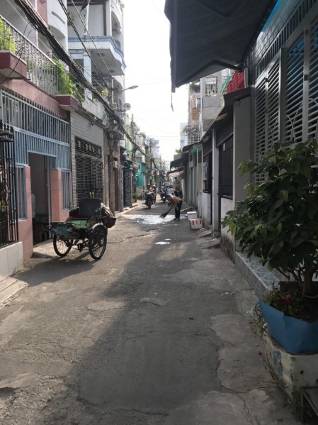 Hot !! Cần tiền bán nhà 2 mặt hẻm đường Hậu Giang, P.11, Quận 6.