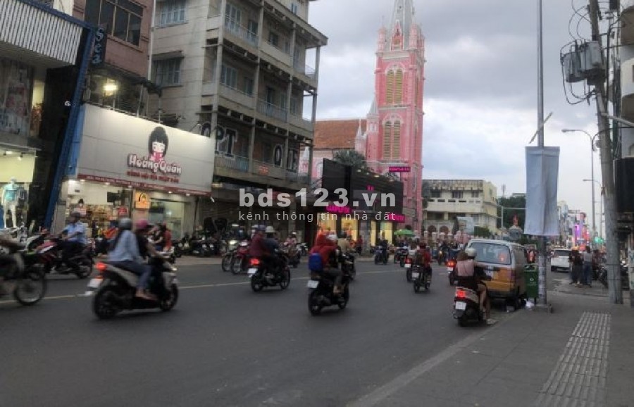 Bán gấp nhà HXH Phường Tân Định Quận 1 Dt 172m2 Giá chỉ 21.8 tỷ lh:9827984O9.