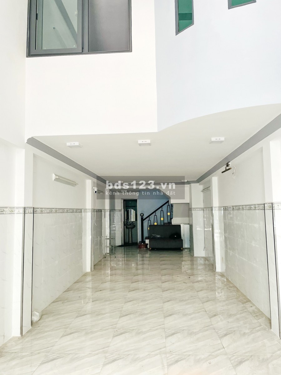 Bán nhà đẹp 3 lầu mặt tiền đường Nguyễn Đức Ngữ Phường 4 Quận 8