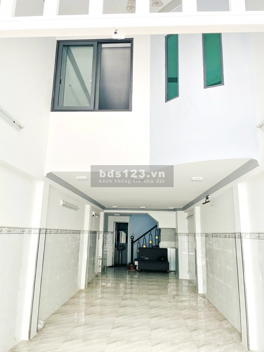 Bán nhà đẹp 3 lầu mặt tiền đường Nguyễn Đức Ngữ Phường 4 Quận 8
