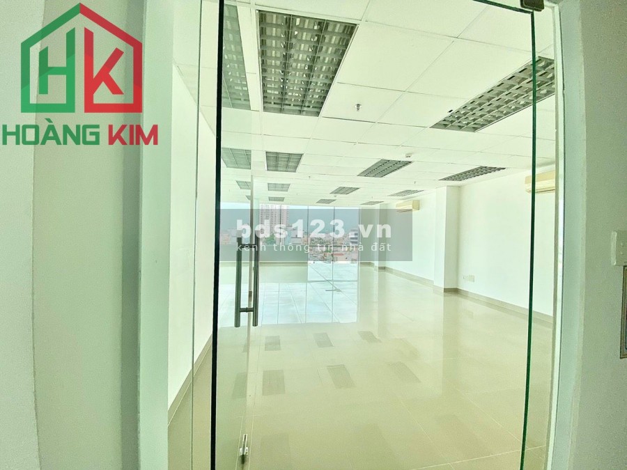 Cho thuê nhà nguyên căn giá rẻ MT đường Cộng Hòa, P.4, Tân Bình. 1T3L, 5*30m.