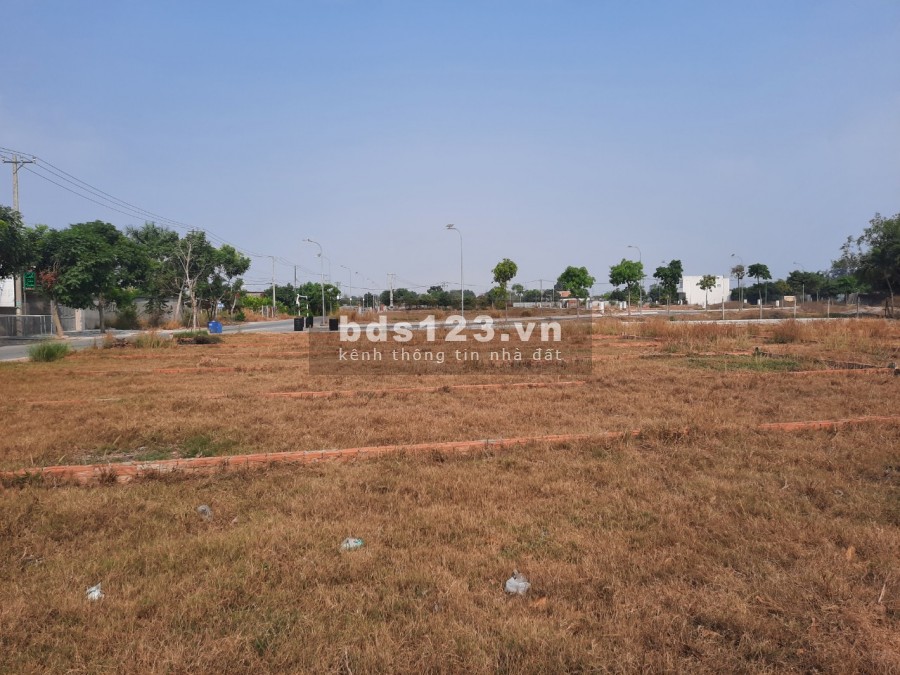BÁN GẤP đất mặt tiền đường Trần Văn Chẩm, 100m2 5 x 20, Sổ Riêng giá 1 tỷ 650