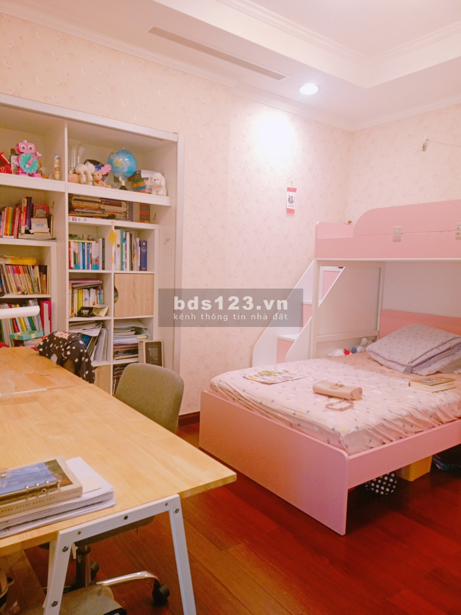 Bán nhanh căn hộ 114m2 tòa R1 tầng trung chung cư Royal City,giá 4 tỷ-Lh 0343951063
