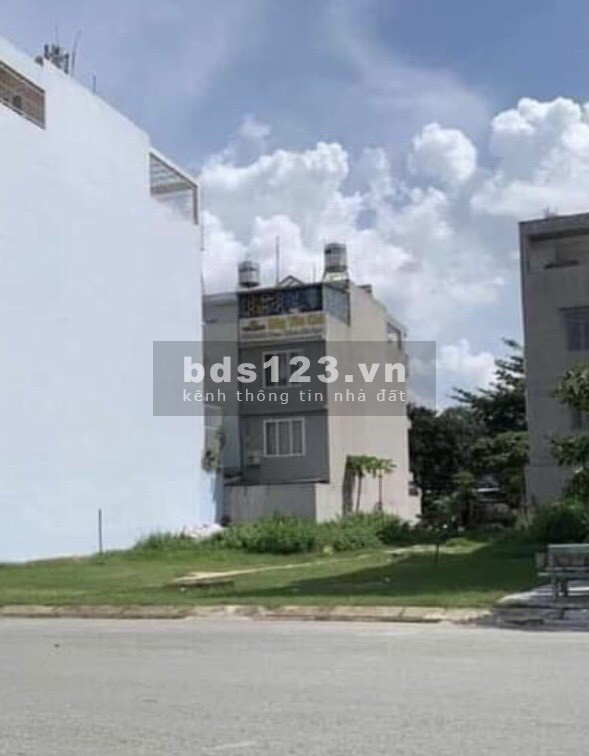 Đất thổ cư 100% ngay trường mầm non Bờ Tây, Nhà Bè, sát Q7 chỉ 1,5 tỷ đúng giá