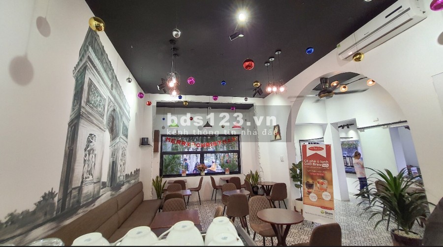 Sang quán cafe, trà sữa... Căn góc 2 mt vị trí trung tâm Quận 1