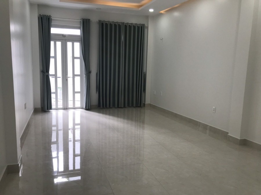 Chính chủ bán nhà hẻm 55 Nguyễn Phúc Chu. DT: 4x20m NH 5m nhà 3 lầu 6P