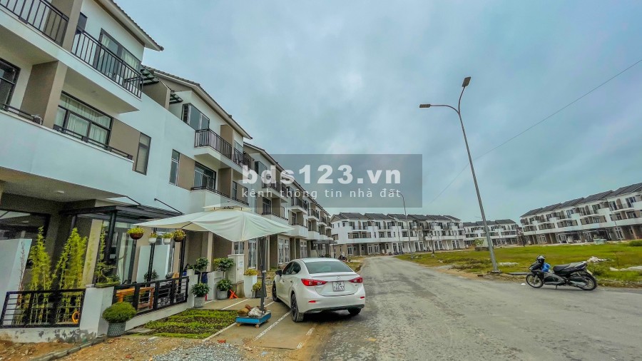  Chính chủ căn 3 tầng view công viên trung tâm. 