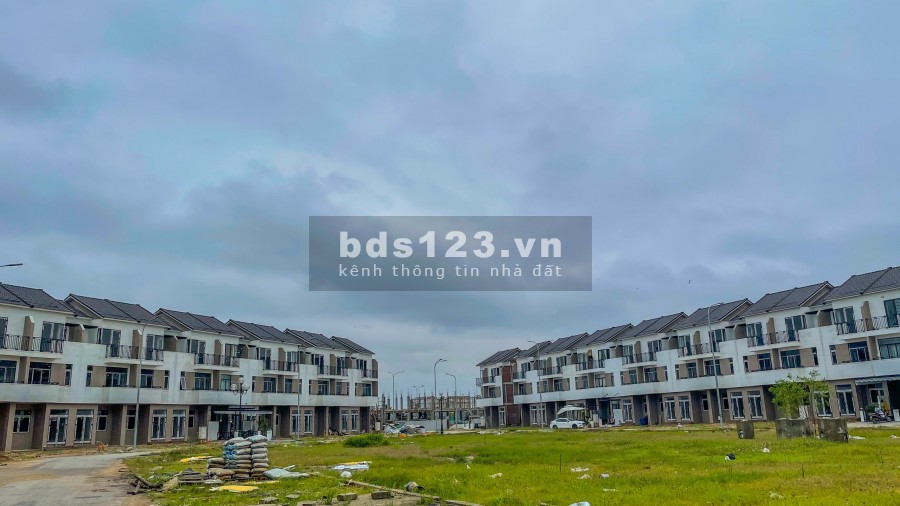  Chính chủ căn 3 tầng view công viên trung tâm. 