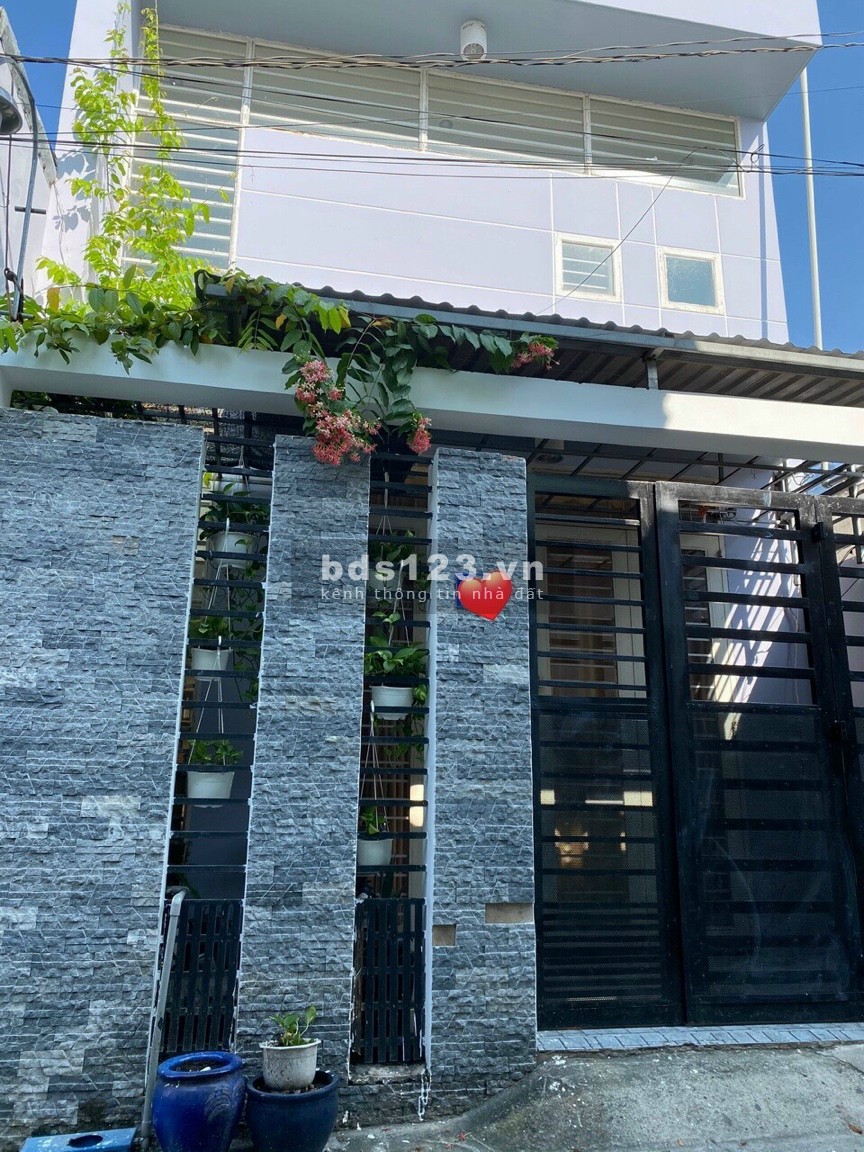 Vỡ nợ bán nhà mặt tiền 1 trệt 1 lầu, sân thượng, có sân ô tô, TT Thuận An, ngân hàng hổ trợ