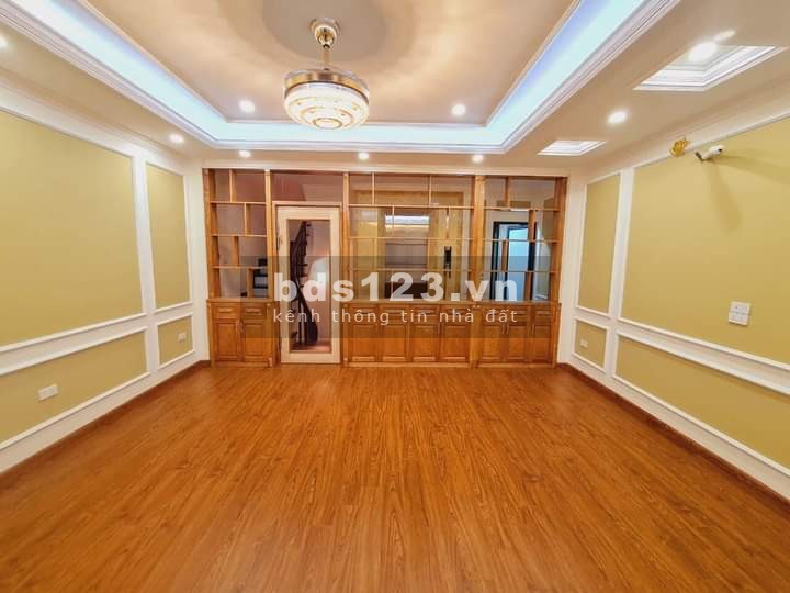 Mặt Ngõ Ô tô, Kinh Doanh, Gần Phố, Bán Nhà TT Q Cầu Giấy DT: 40m, Giá: 10.8 Tỷ. Hot!