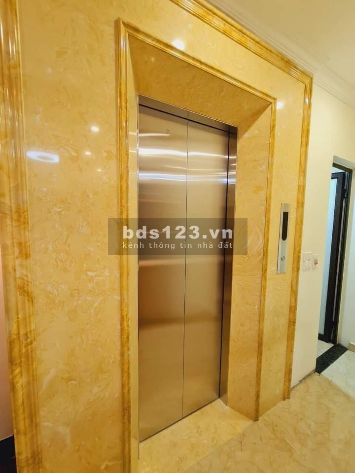 Mặt Ngõ Ô tô, Kinh Doanh, Gần Phố, Bán Nhà TT Q Cầu Giấy DT: 40m, Giá: 10.8 Tỷ. Hot!
