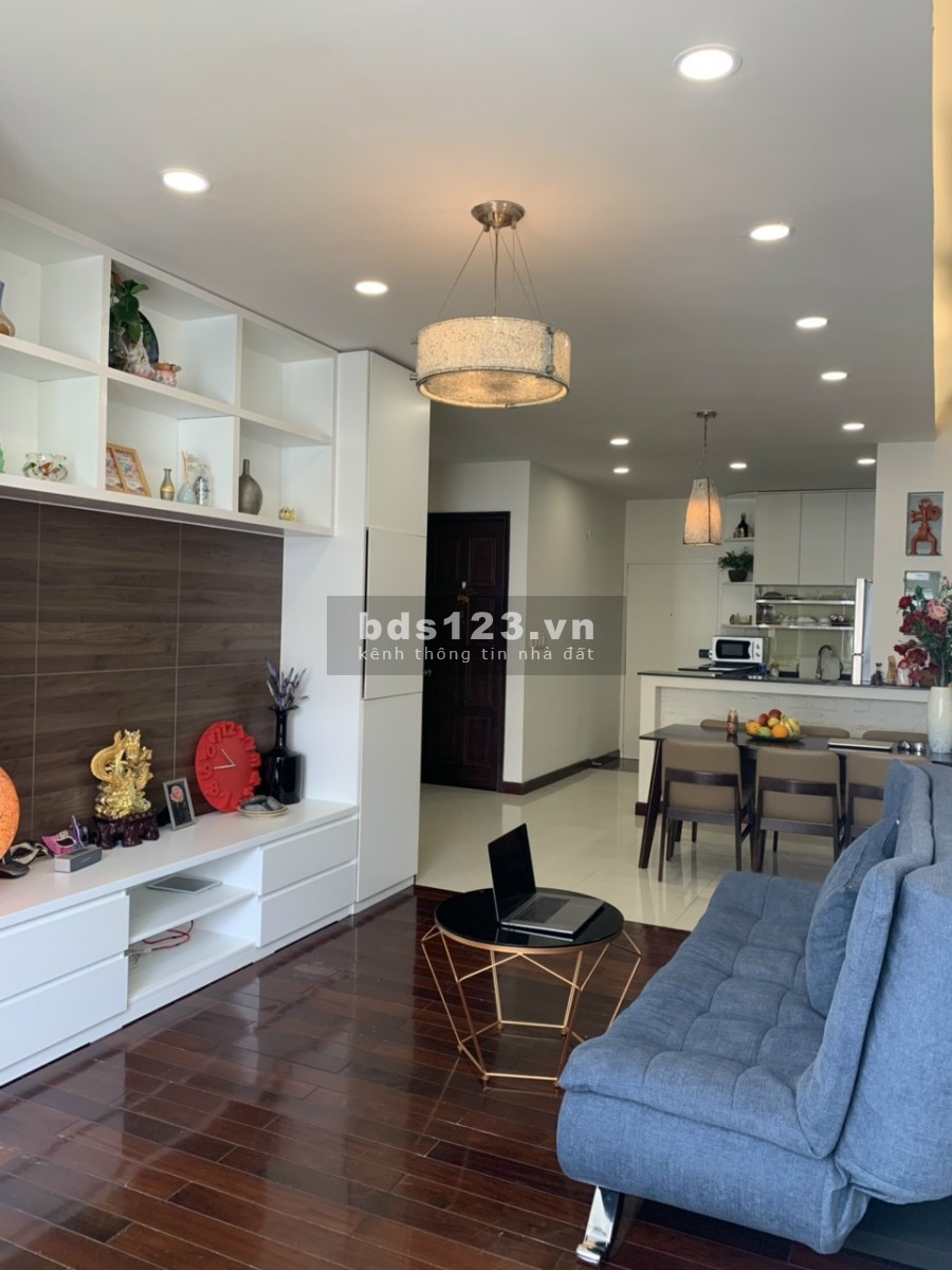 Bán gấp cc Sky Garden 2 Phú Mỹ Hưng 71m2, lầu 14