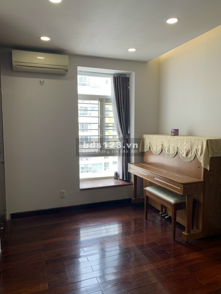 Bán gấp cc Sky Garden 2 Phú Mỹ Hưng 71m2, lầu 14
