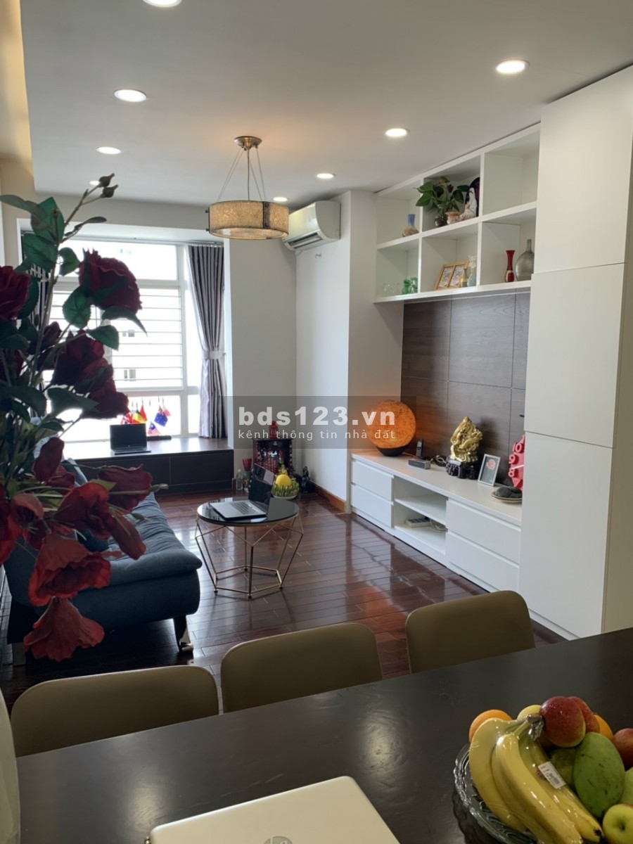Bán gấp cc Sky Garden 2 Phú Mỹ Hưng 71m2, lầu 14