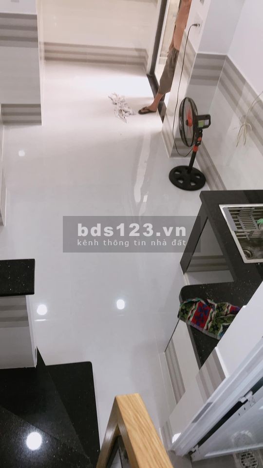 BÁN NHÀ NGAY CHỢ HOÀ HƯNG QUẬN 10 - 2TY3- NHÀ MỚI XÂY XONG ĐẸP KIÊN CỐ