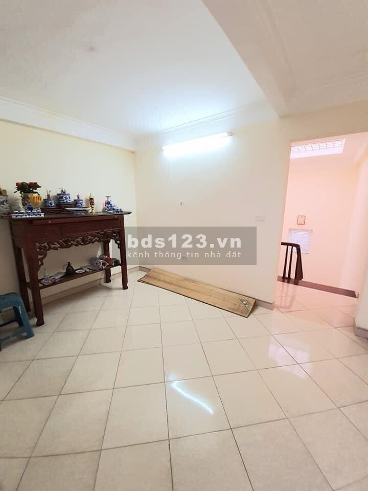 Bán nhà Lạc Long Quân, ô tô đỗ cửa, ngõ thông Võ Chí Công, nội thất đỉnh chỉ việc về ở luôn.