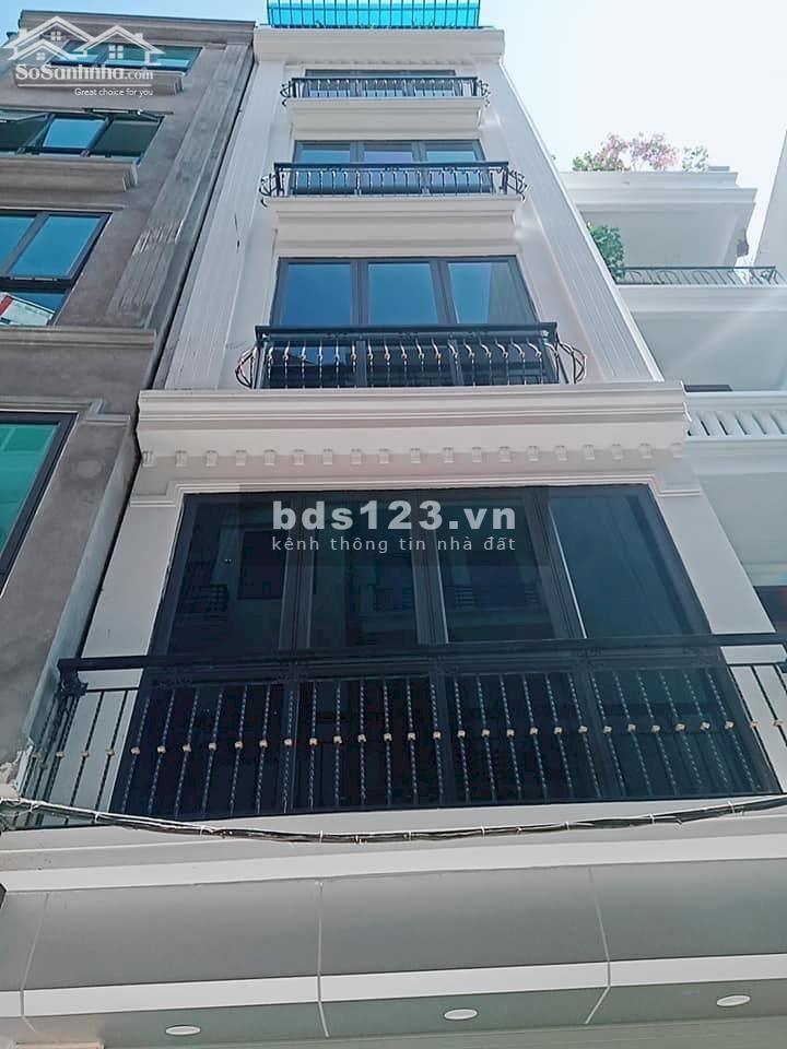 Bán nhà mặt đường Hoàng Quốc Việt,63m2 x 6T, MT 3.5m, giá 21.5 tỷ