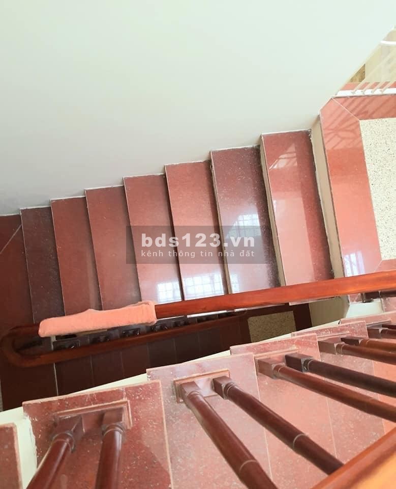 Bán nhà Lạc Long Quân, ô tô đỗ cửa, ngõ thông Võ Chí Công, nội thất đỉnh chỉ việc về ở luôn.