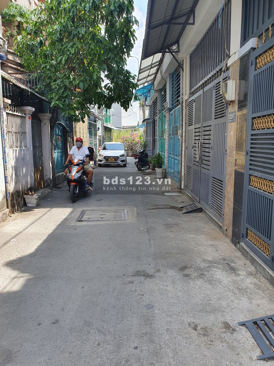 Nhà đẹp chỉ dưới 5 tỉ. Phạm Văn Chiêu Gò Vấp. 4 tầng. 48m2. Xe hơi vào nhà hẻm 5 m. 4.8 tỷ.