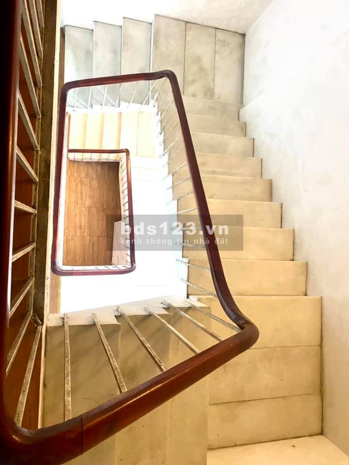 Chủ bán gấp nhà Lý Sơn,Long Biên 74m2, phân lô đẹp, chỉ 5.85 tỷ,về ở luôn.