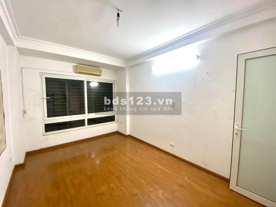 Chủ bán gấp nhà Lý Sơn,Long Biên 74m2, phân lô đẹp, chỉ 5.85 tỷ,về ở luôn.