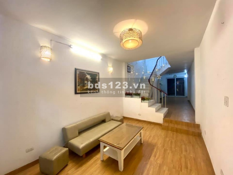 Chủ bán gấp nhà Lý Sơn,Long Biên 74m2, phân lô đẹp, chỉ 5.85 tỷ,về ở luôn.