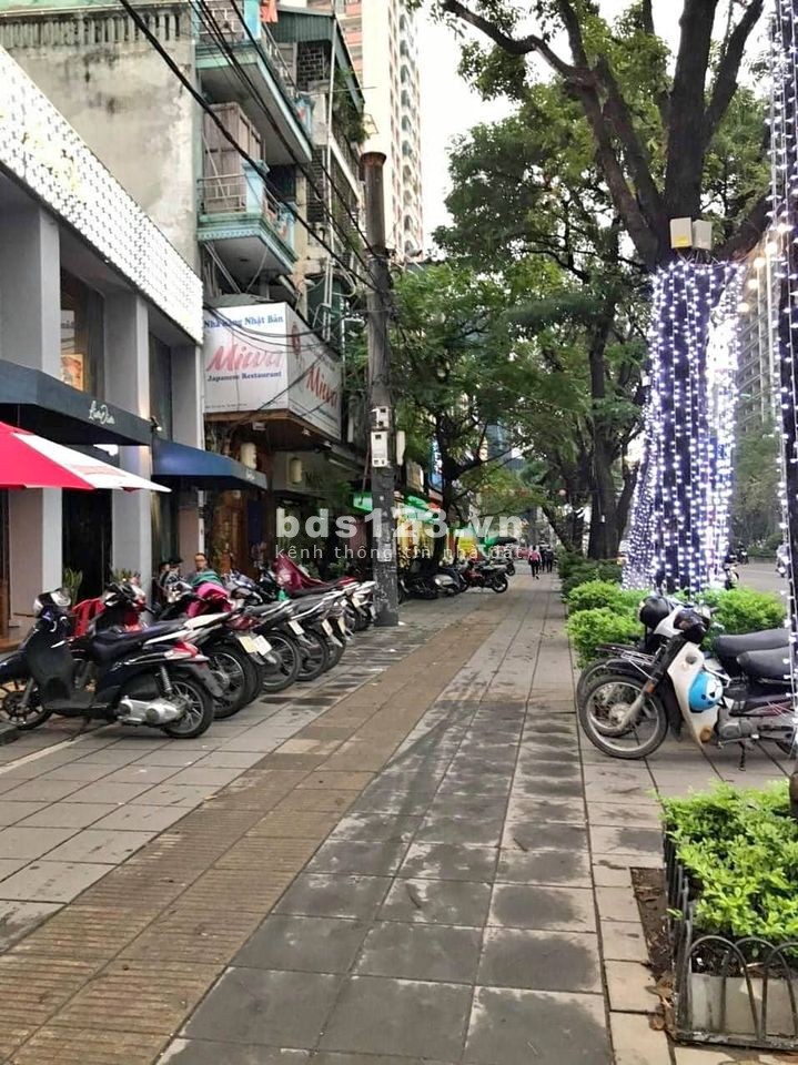 BÁN GẤP TRONG THÁNG NHÀ MẶT PHỐ LÁNG HẠ MẶT TIỀN RỘNG KINH DOANH ĐỈN GIÁ NHỈNH 26 TỶ