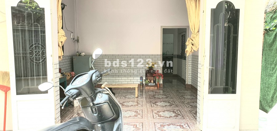 Cho hộ gia đình hoặc nữ thuê tầng trệt (2pn, 1wc, 1pk, 1pb, sân) nội thất đầy đủ