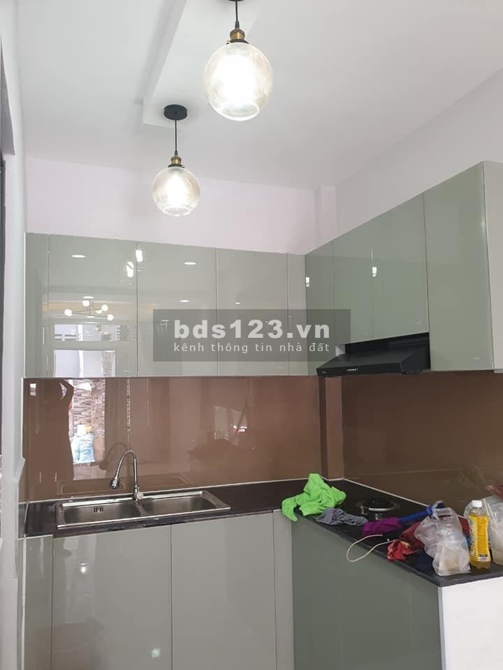 Bán nhà 4 tỷ 4 Đường Cách Mạng Tháng 8, đối diện CV Lê Thị Riêng