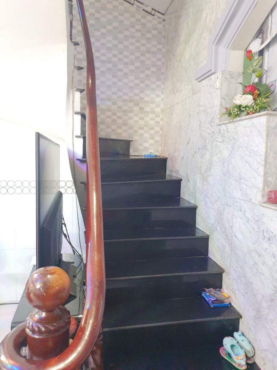 Bán nhà 3 lầu, sân thượng, hẻm 78 Cao Lỗ P4 Q8